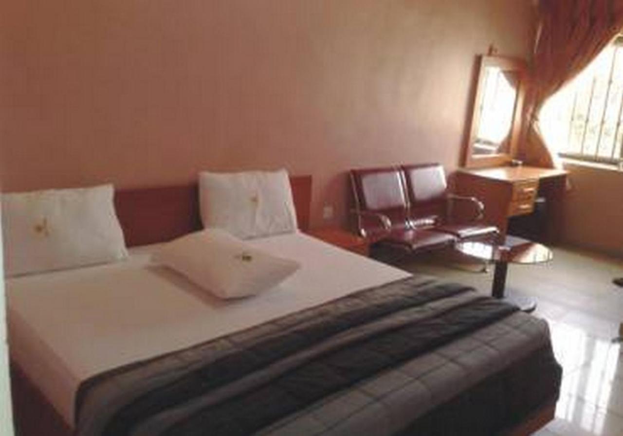 Room In Lodge - Londa Hotel And Suites Port Harcourt Exterior photo